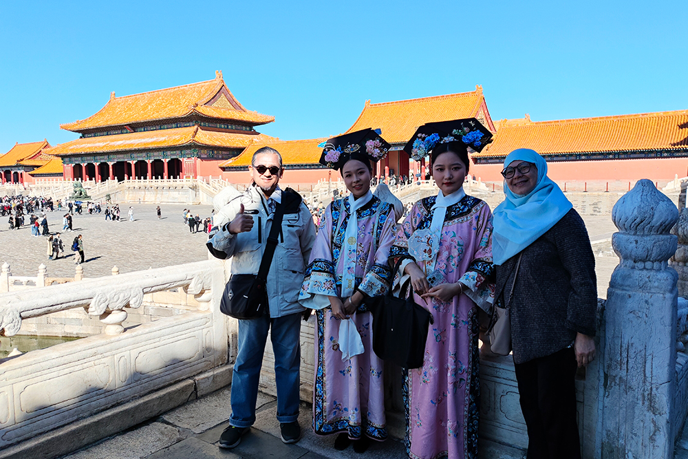 Tour 2 ,  Tiananmen Square . Forbidden City . Mutianyu Great Wall .