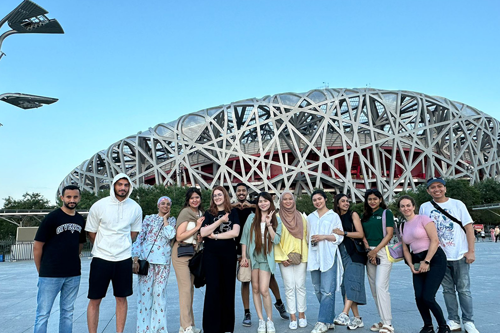 Tour 4 ,  Summer Palace . Olympic Center . Lamah Buddiest Temple . Ride Rickshaw visit Hutong with a local family . Yandaixiejie Hutong and Houhai lake .