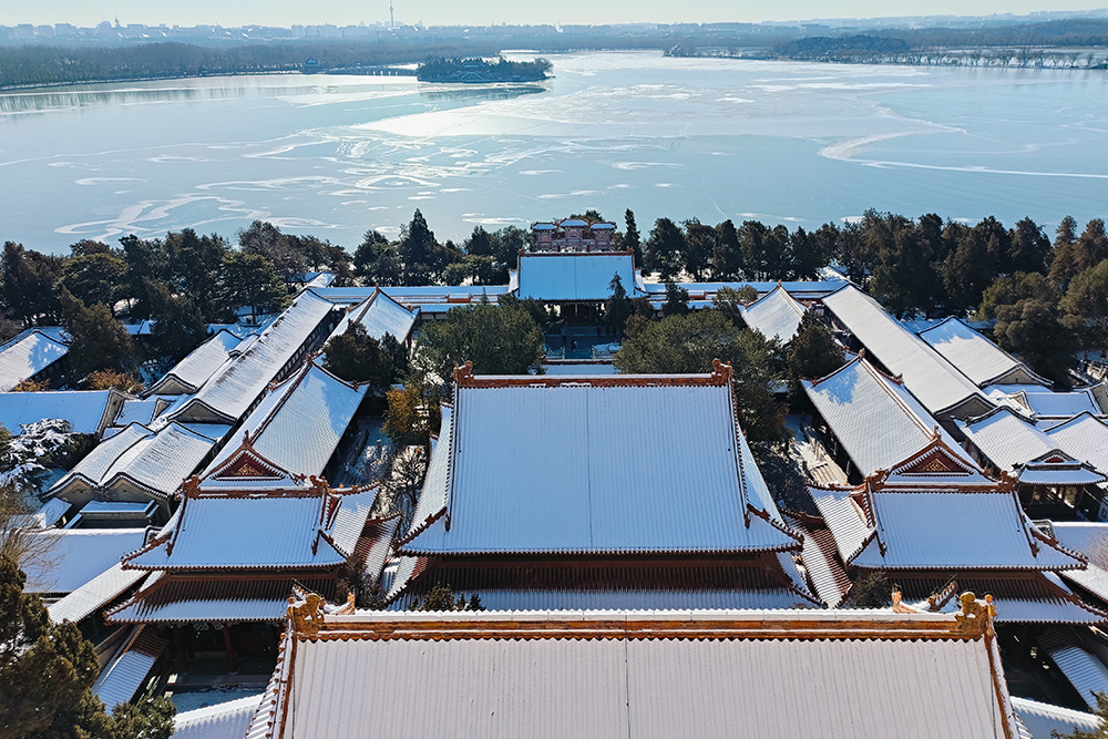 Tour 4 ,  Summer Palace . Olympic Center . Lamah Buddiest Temple . Ride Rickshaw visit Hutong with a local family . Yandaixiejie Hutong and Houhai lake .
