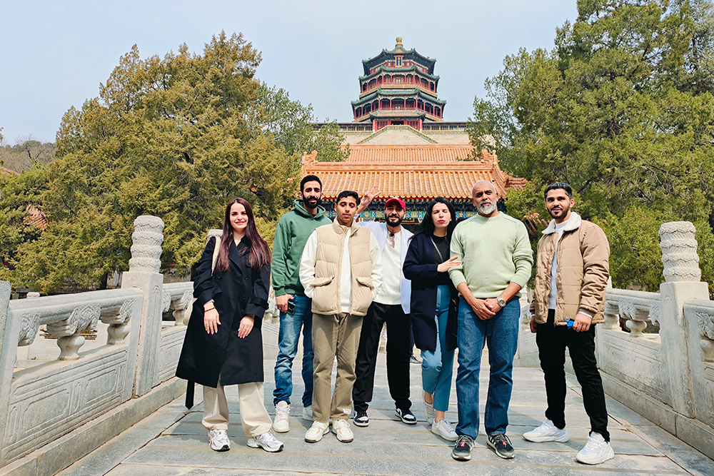 Tour 4 ,  Summer Palace . Olympic Center . Lamah Buddiest Temple . Ride Rickshaw visit Hutong with a local family . Yandaixiejie Hutong and Houhai lake .